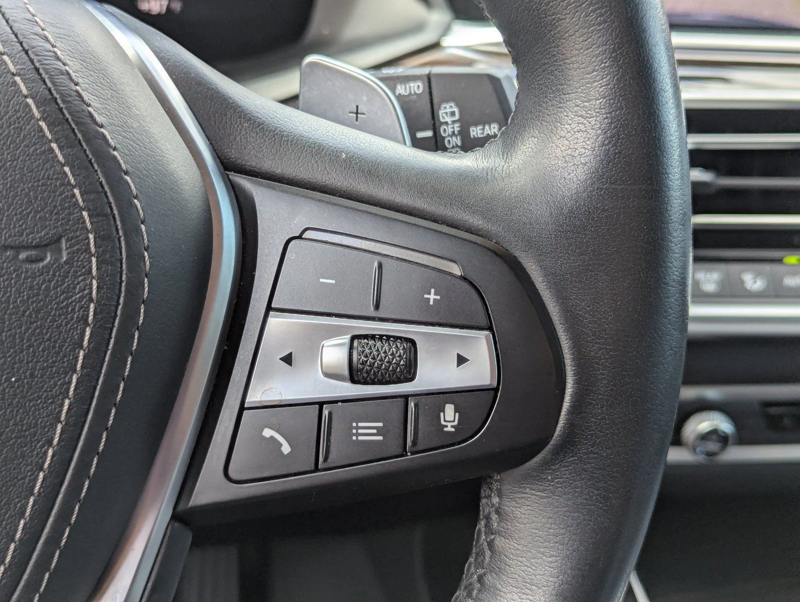 Used 2020 Arctic Grey Metallic BMW sDrive40i image 32