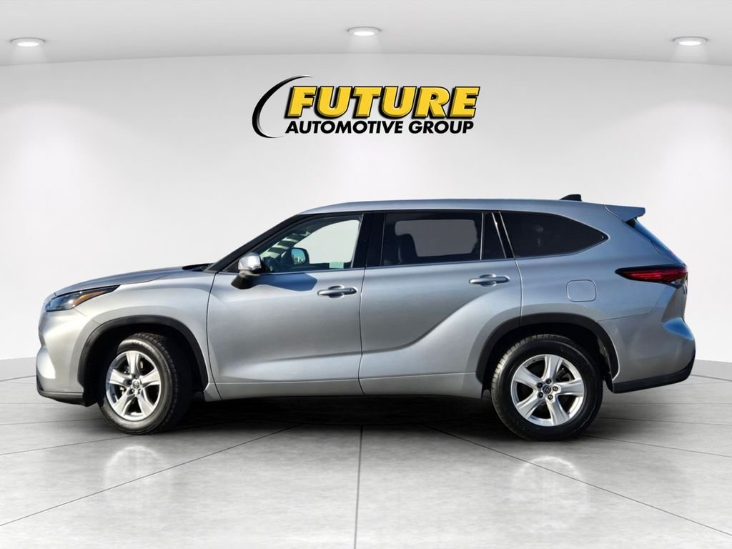 Used 2022 Silver Toyota L image 7