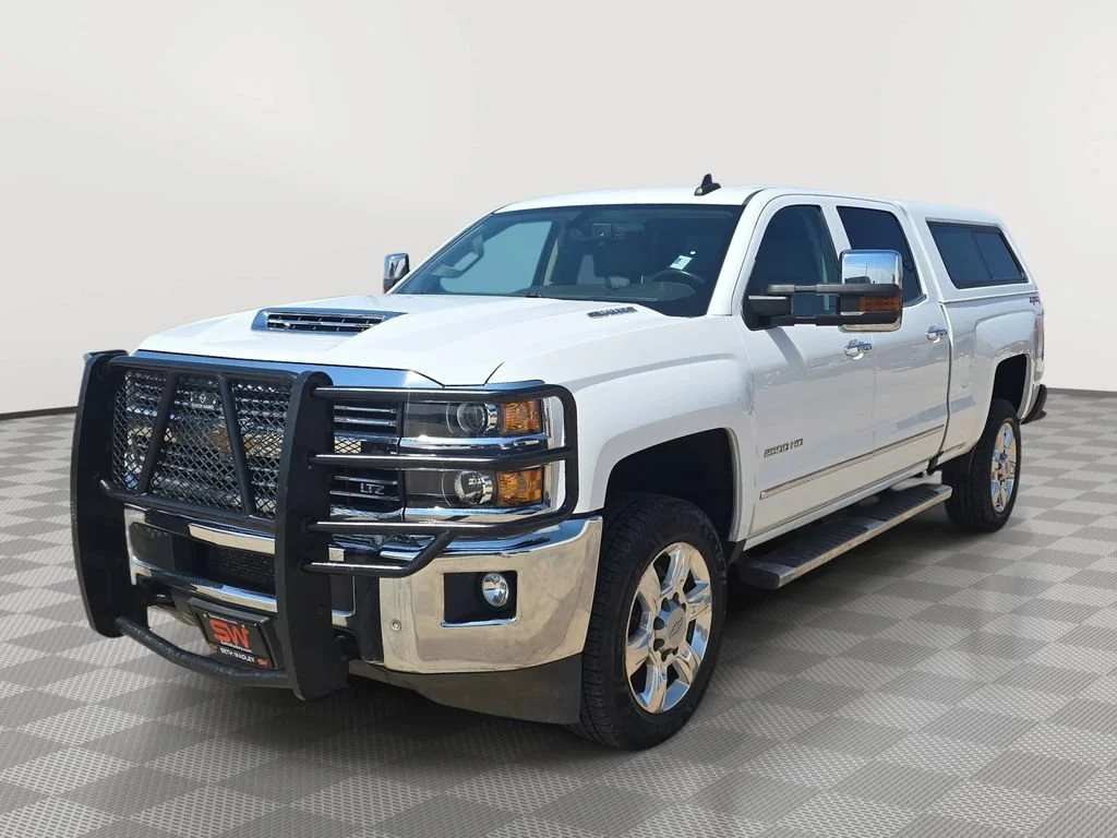Used 2018 SUMMIT WHITE Chevrolet LTZ image 3