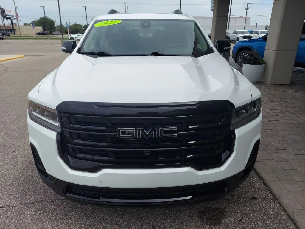 Used 2021 GMC Acadia SLT with VIN 1GKKNMLS3MZ125823 for sale in Hutchinson, KS