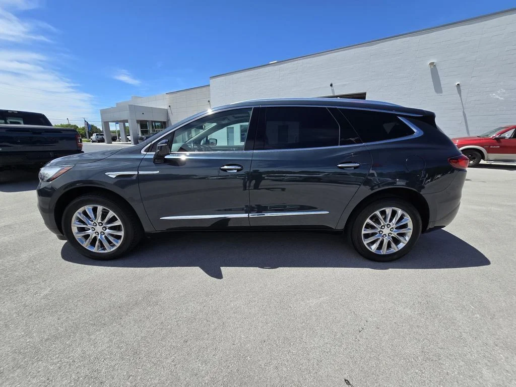 Used 2018 Includes Pitch Dark Night lower exterior accent color. Buick Premium image 4