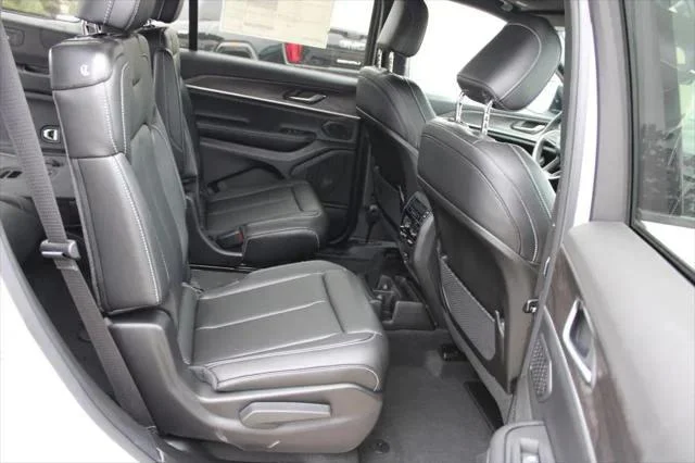 New 2026 Bright White Clear-Coat Exterior Paint Jeep Limited image 13