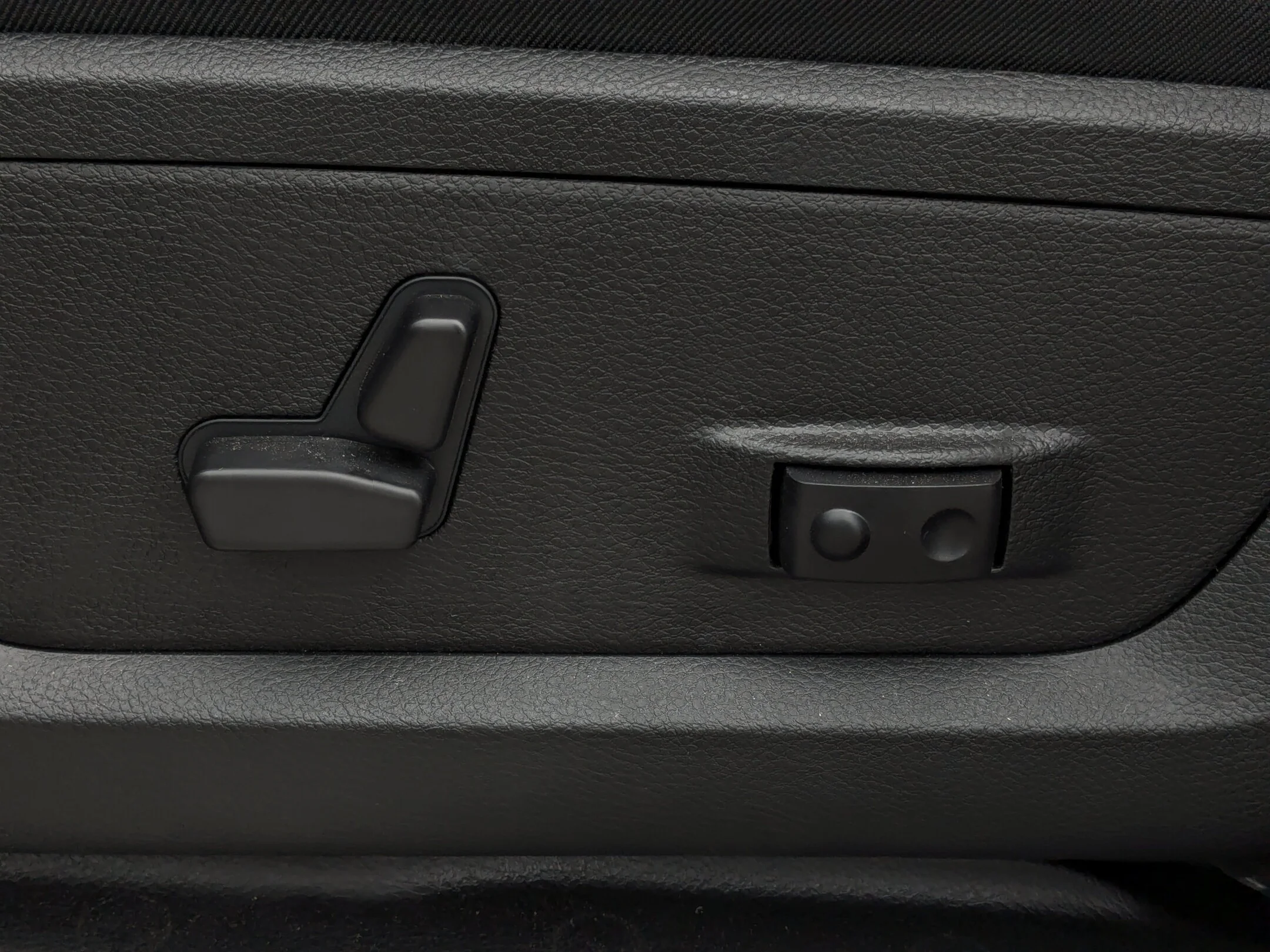 New 2026 Black RAM Limited - - 4x4 - 5th Wheel/Gooseneck Prep - 360 Cameras - Sunroof & More! image 15