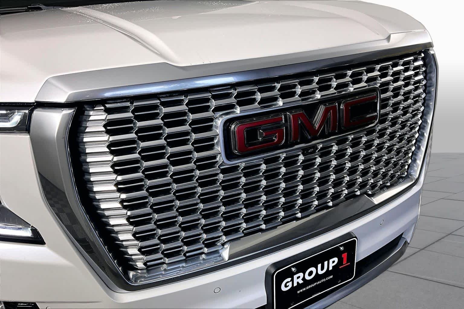 Used 2021 White Frost Tricoat GMC Denali image 29