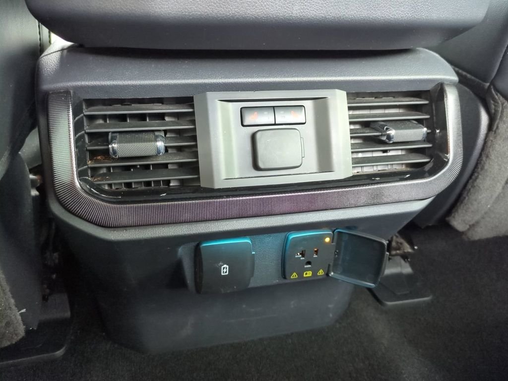 2023 Ford F-150 Lightning Platinum - Photo 16