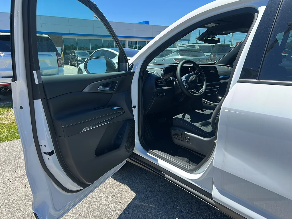 2026 Chevrolet Traverse LT - Photo 7