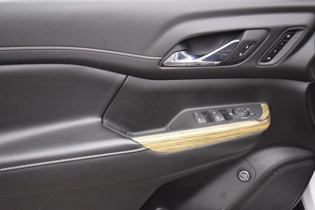 Used 2019 White Frost Tricoat GMC Denali image 29