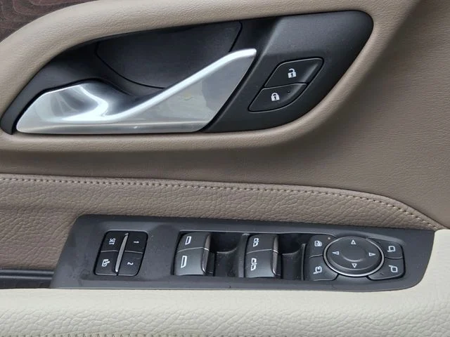 Used 2022 White GMC Denali image 30