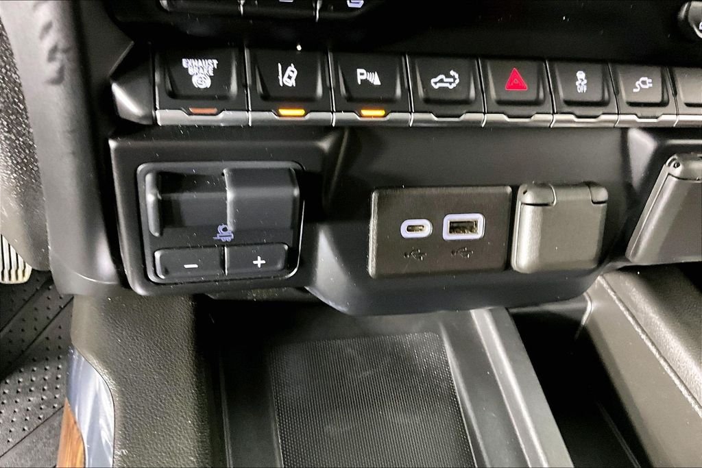 Used 2021 White Chevrolet High Country image 16