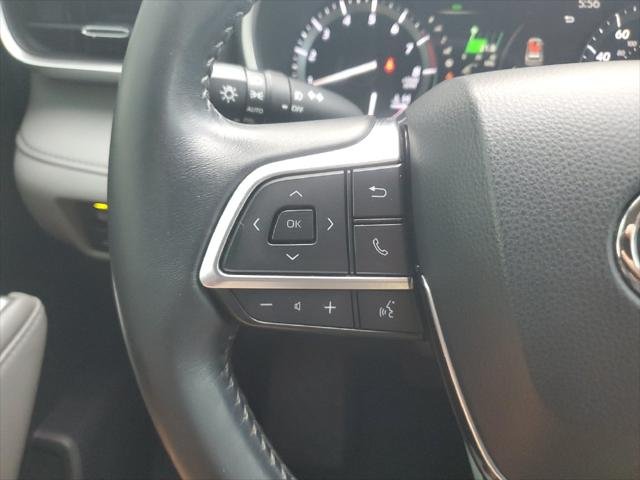 Certified Used 2020 CELESTIAL SILVER METALLIC Toyota  image 21