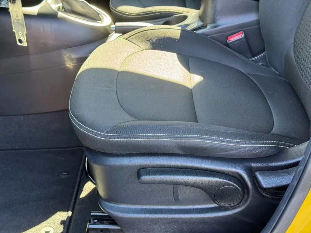 Used 2014 Yellow Kia Plus image 17