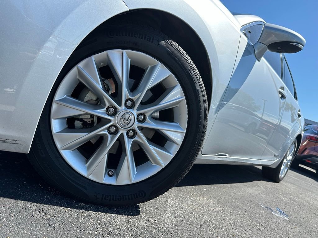 Used 2014 Silver Lexus 300h image 2