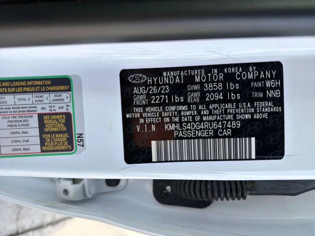 Used 2024 White Hyundai SEL image 32