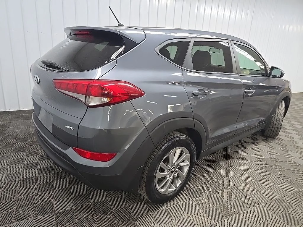 Used 2018 Gray Hyundai SE image 10