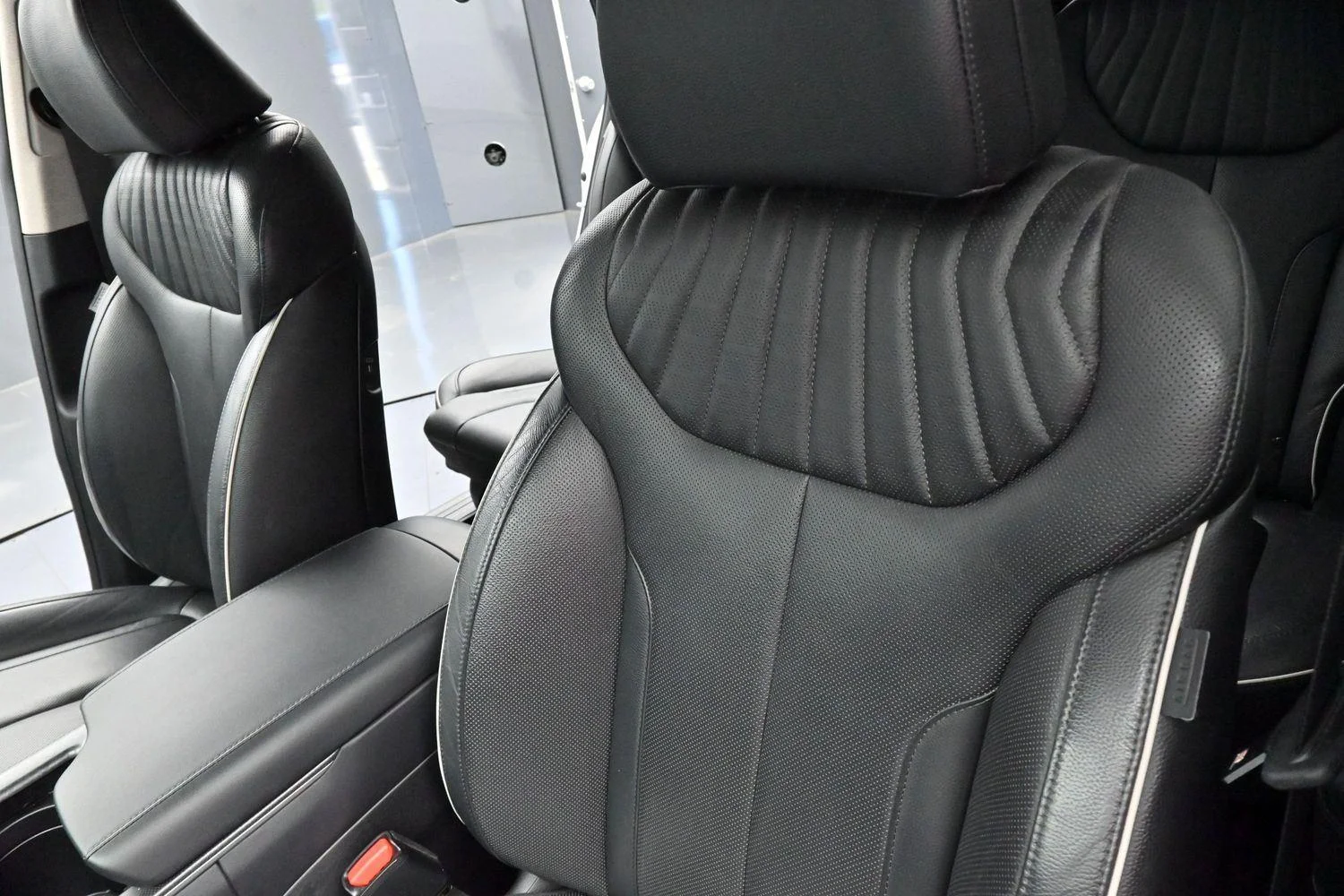 Used 2023 Hyper White Hyundai Limited image 17