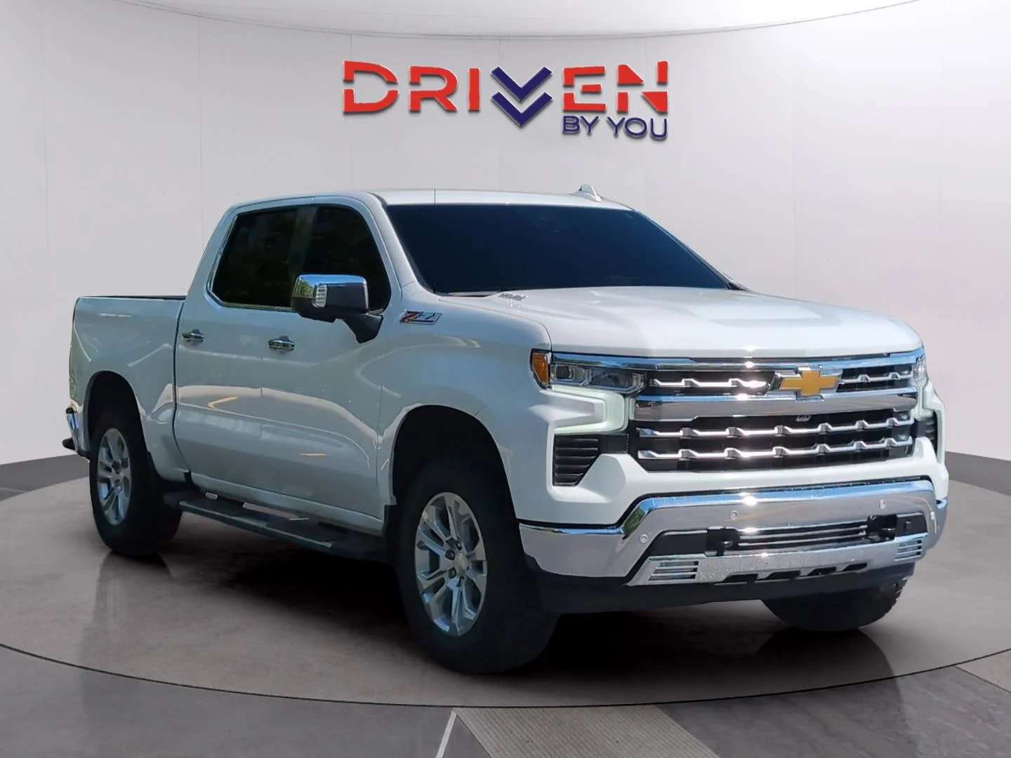 Used 2025 Summit White Chevrolet LTZ image 7