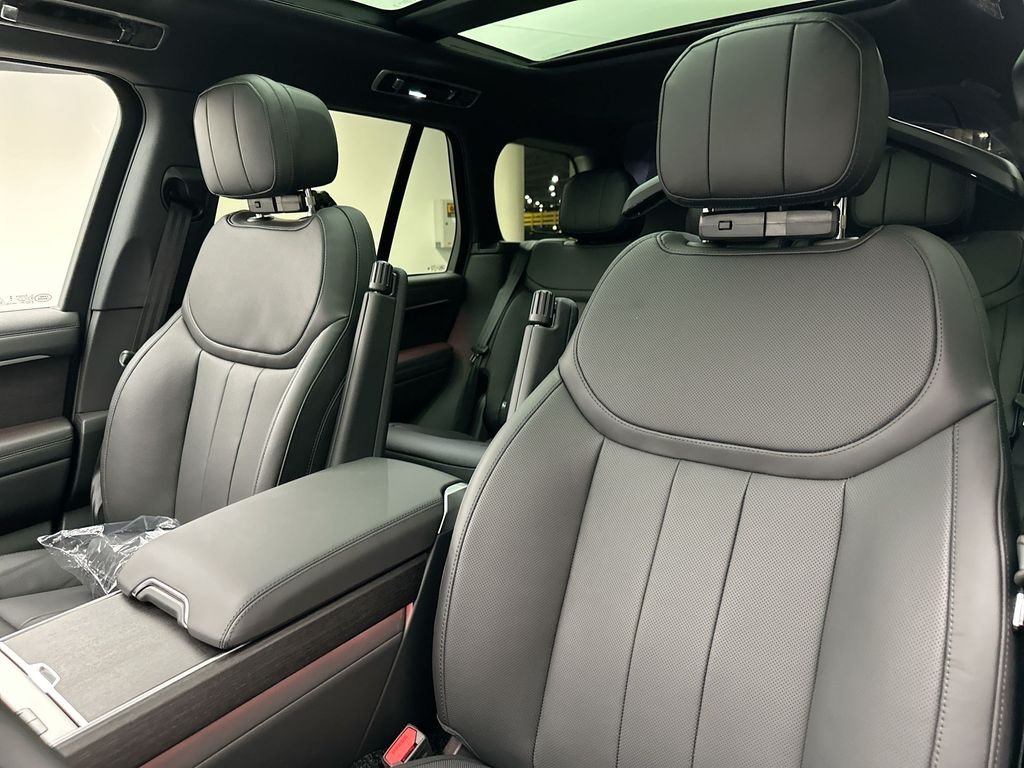 New 2026 Santorini Black Land Rover SE image 10