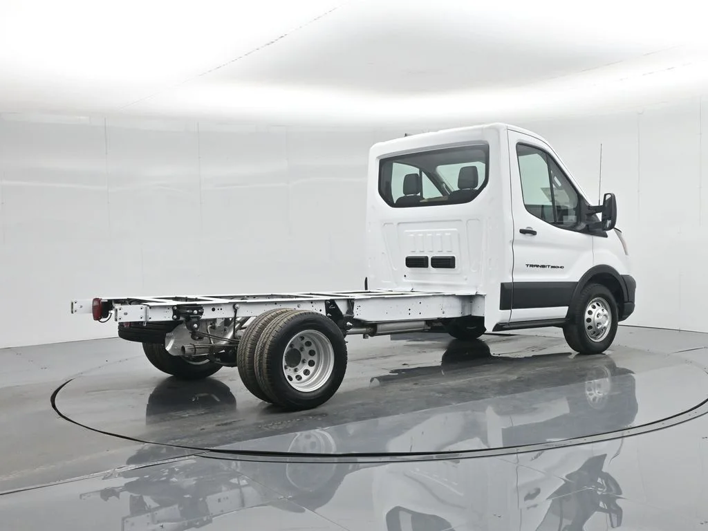 New 2026 Oxford White Ford Base image 19