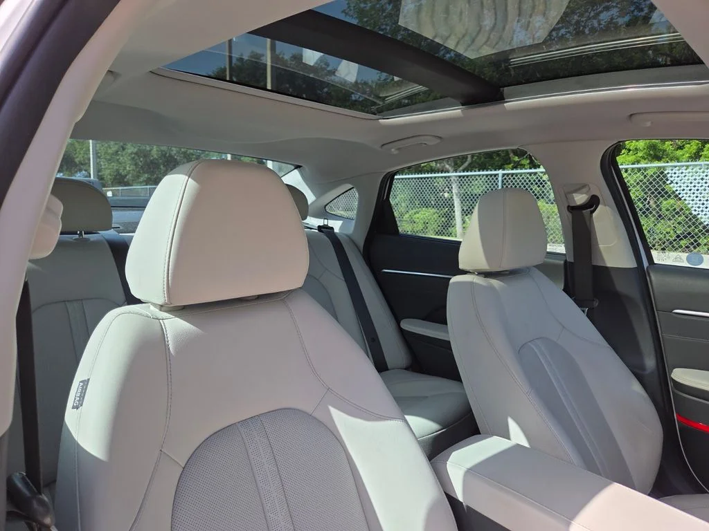 Used 2023 White Hyundai Limited image 15