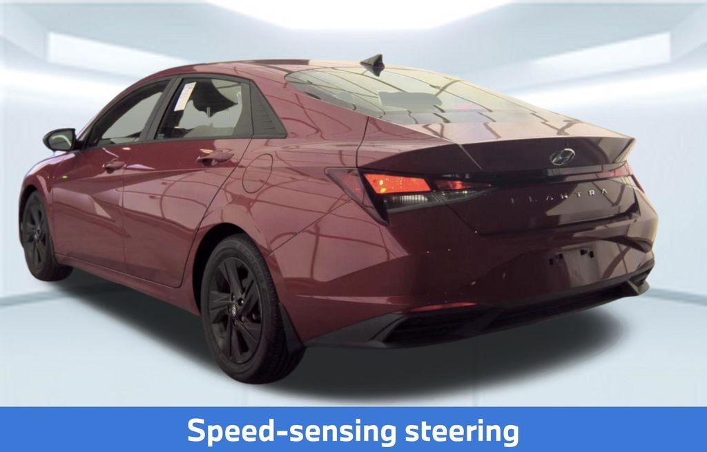 Used 2022 Red Hyundai SEL image 4