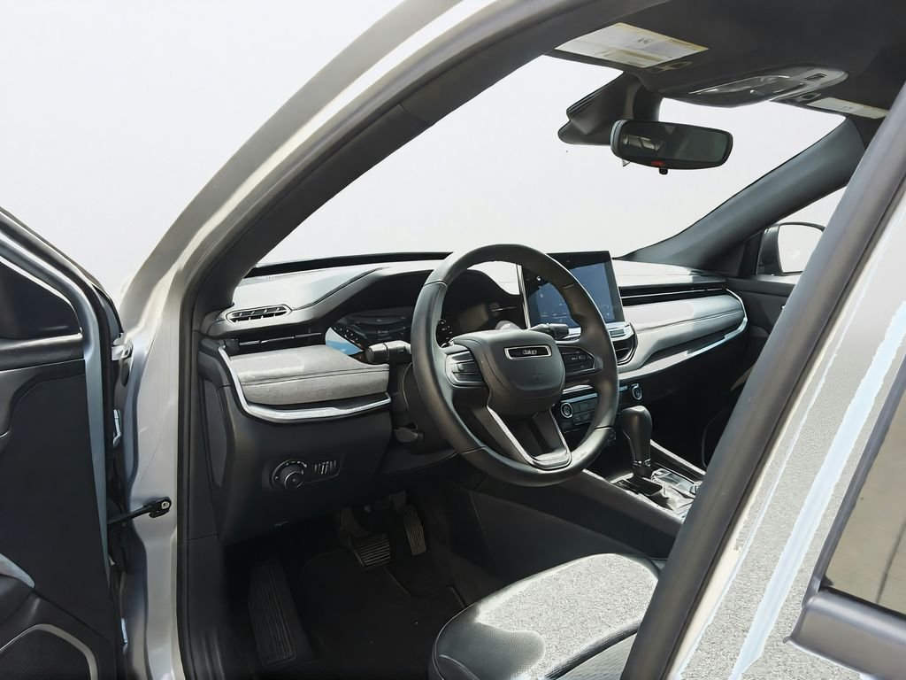 Used 2024 Silver Jeep Latitude image 19