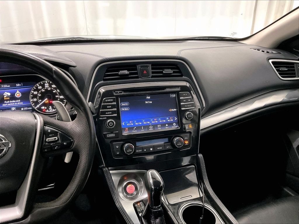 Used 2016 Gun Metallic Nissan SR image 18