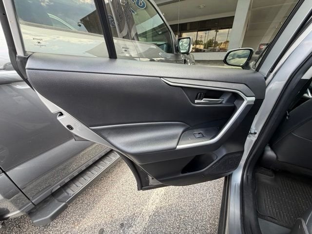 Used 2020 Silver Sky Metallic Toyota XLE Premium image 16