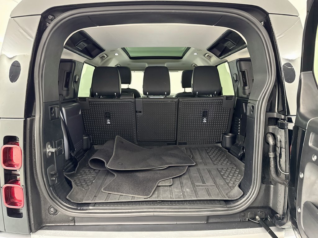 Used 2022 Black Land Rover S image 27