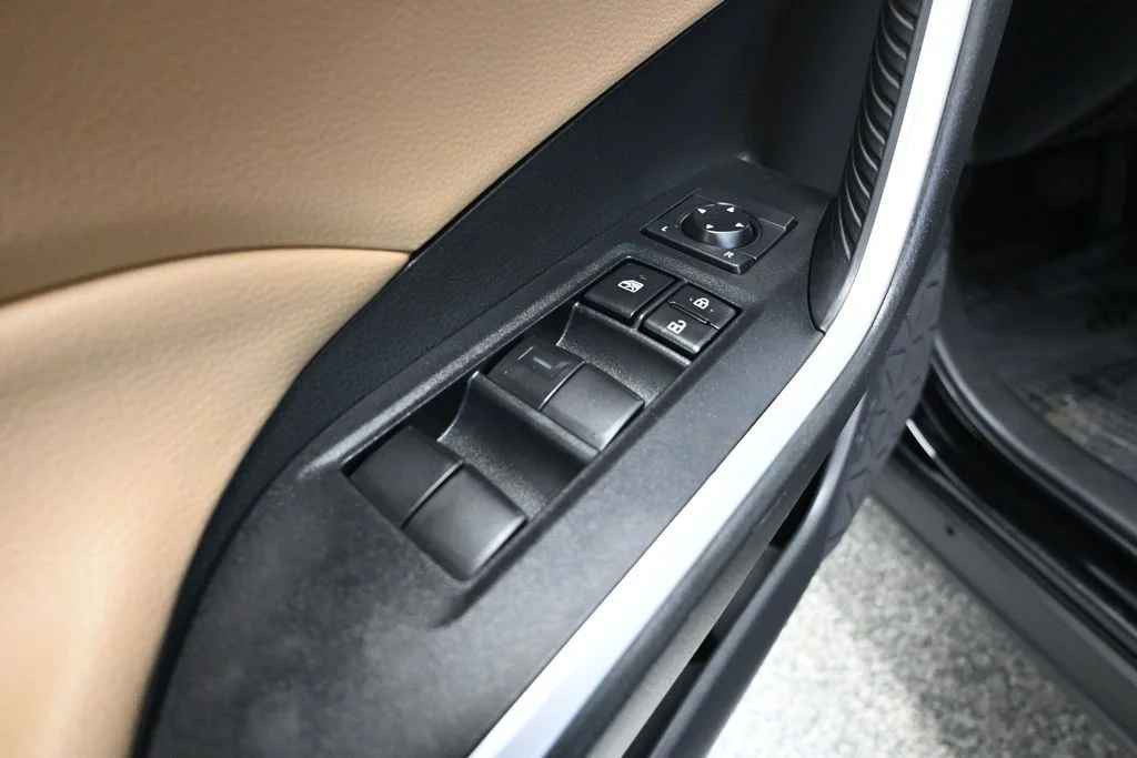 2022 Toyota RAV4 LE - Photo 19