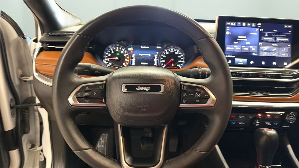 Used 2024 White Jeep Limited image 12