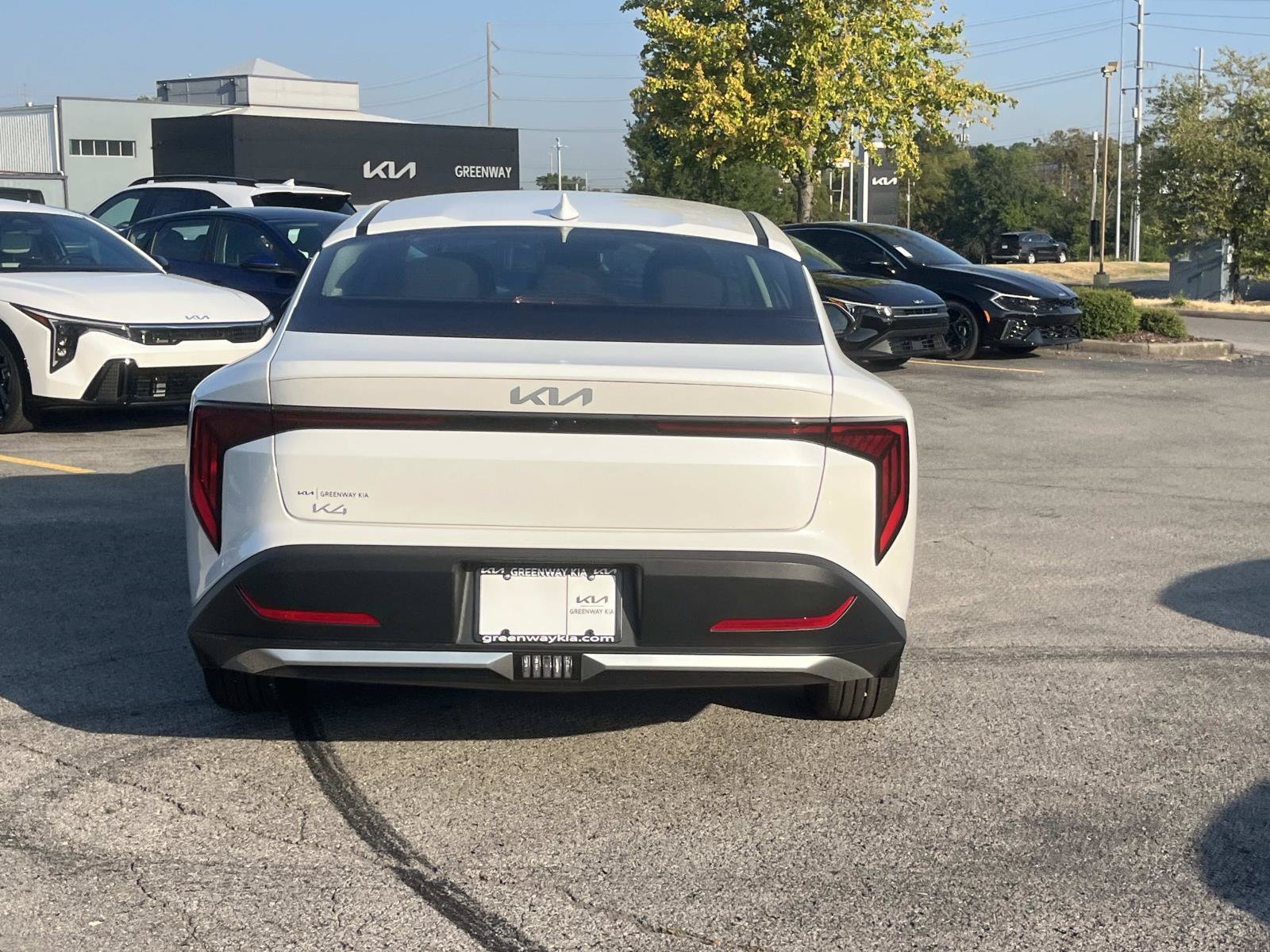 New 2026 Snow White Pearl Kia LXS image 4
