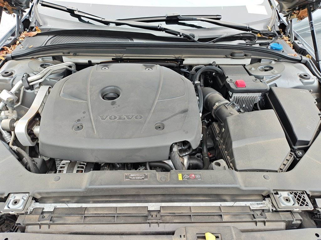 Used 2020 Gray Volvo T5 Momentum image 24