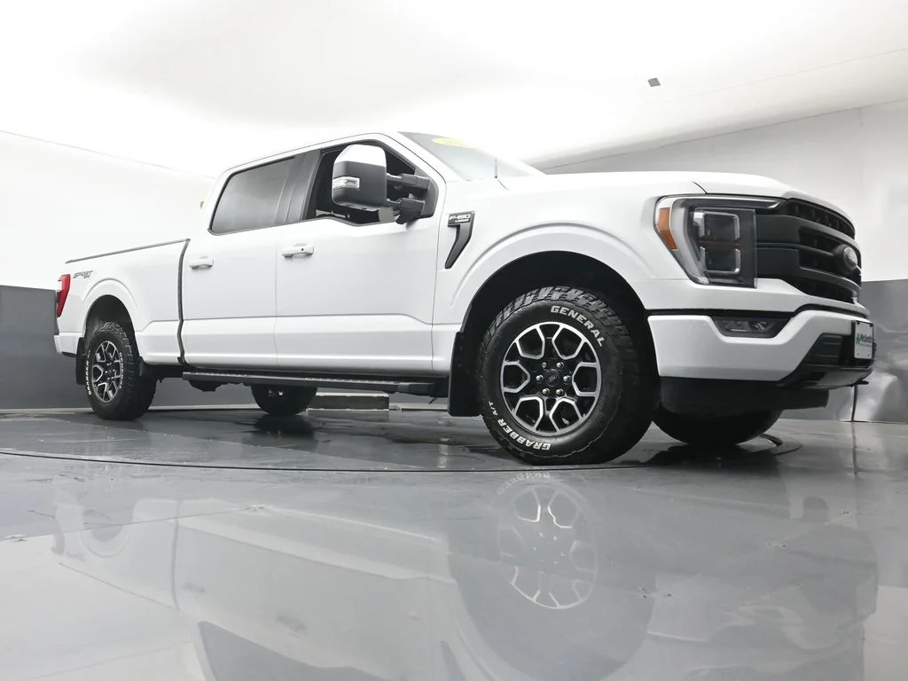 Used 2021 White Ford Lariat image 27