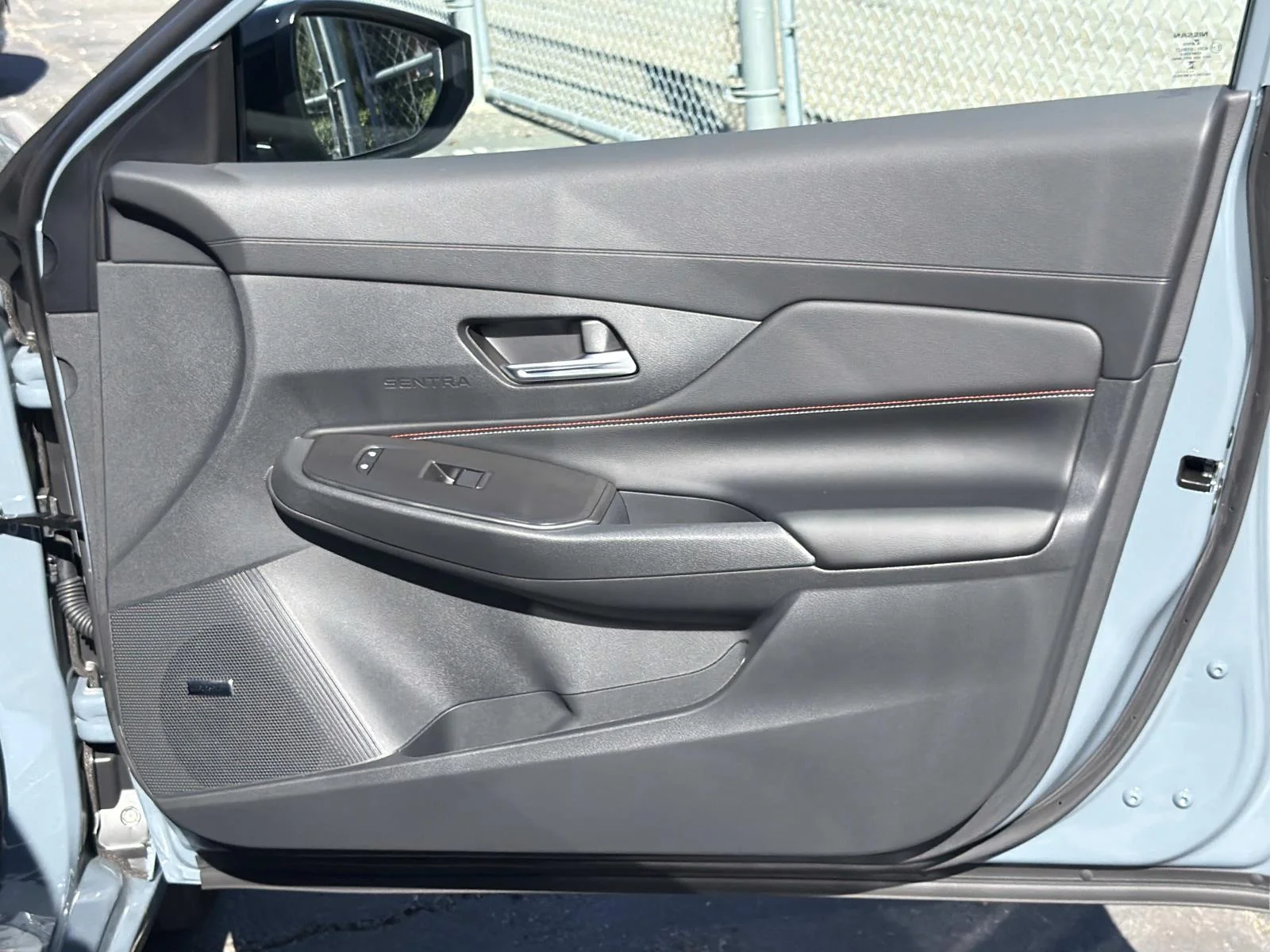 New 2027 Atlantic Gray Metallic/Super Black Nissan SR image 31