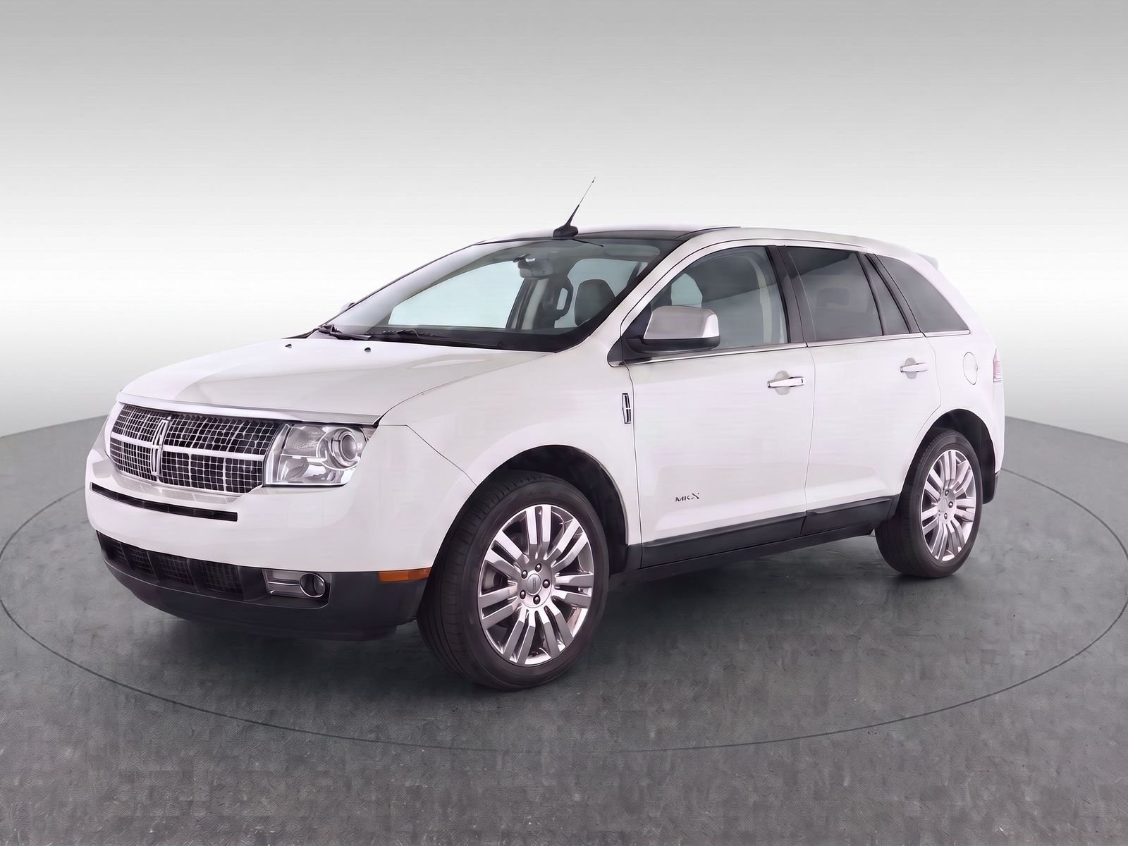 Used 2010 White Platinum Metallic Tri-Coat Lincoln Base image 2