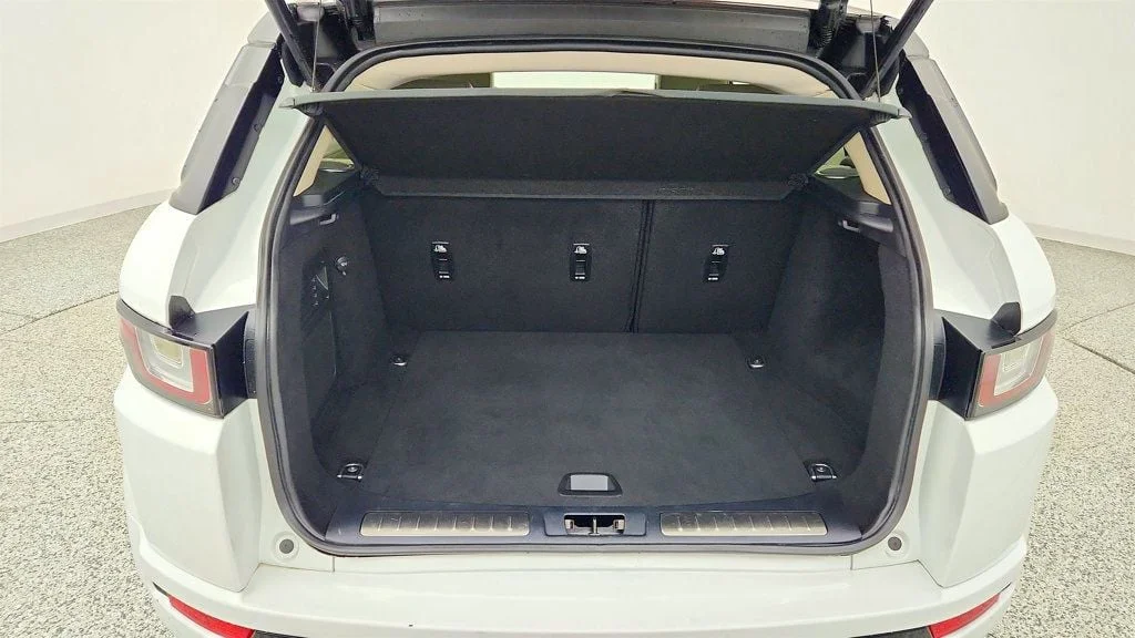 Used 2016 Fuji White Land Rover 5dr Hatchback Autobiography w/ Ebony Headliner image 24