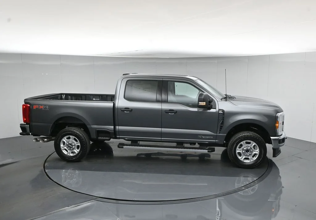 New 2026 Carbonized Gray Metallic Ford XLT image 38
