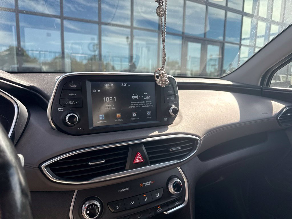 Used 2019 Silver Hyundai SE image 4