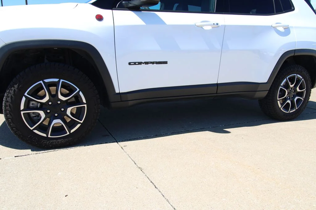 Used 2024 White Jeep Trailhawk image 10
