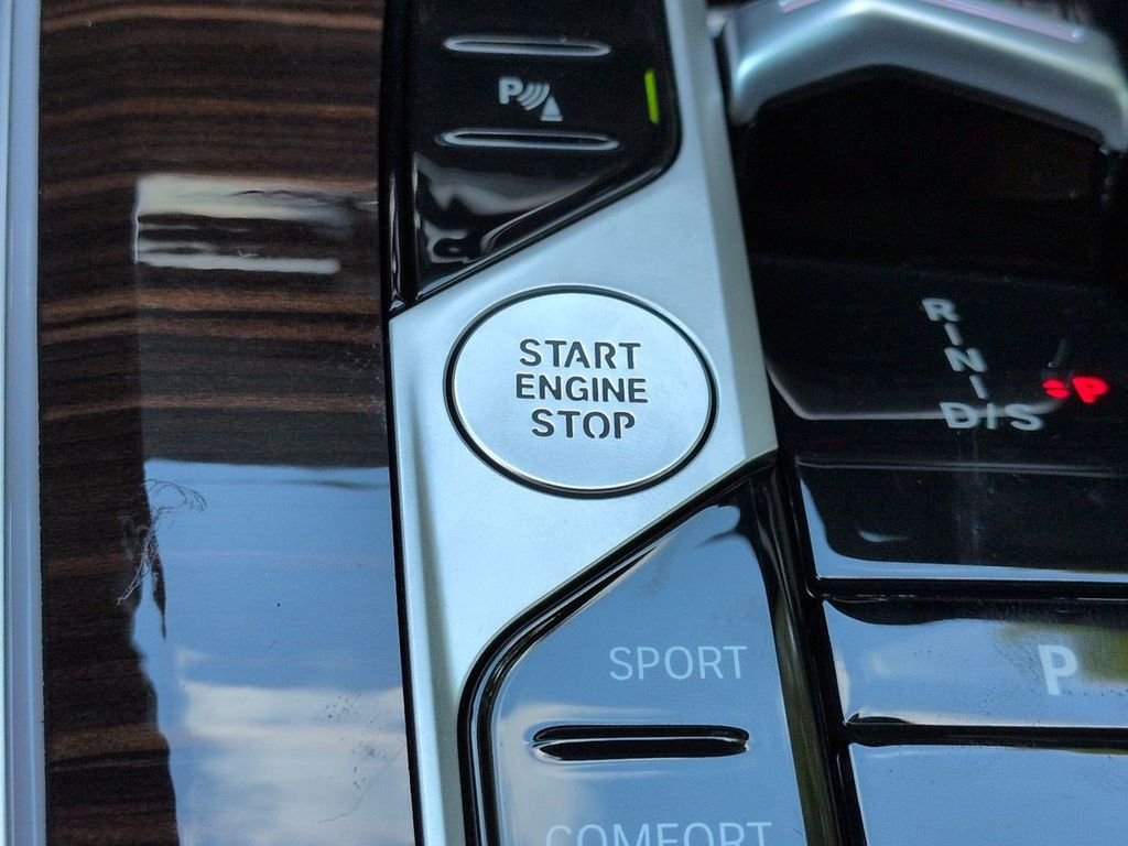 New 2026 Mineral White Metallic BMW xDrive40i image 29