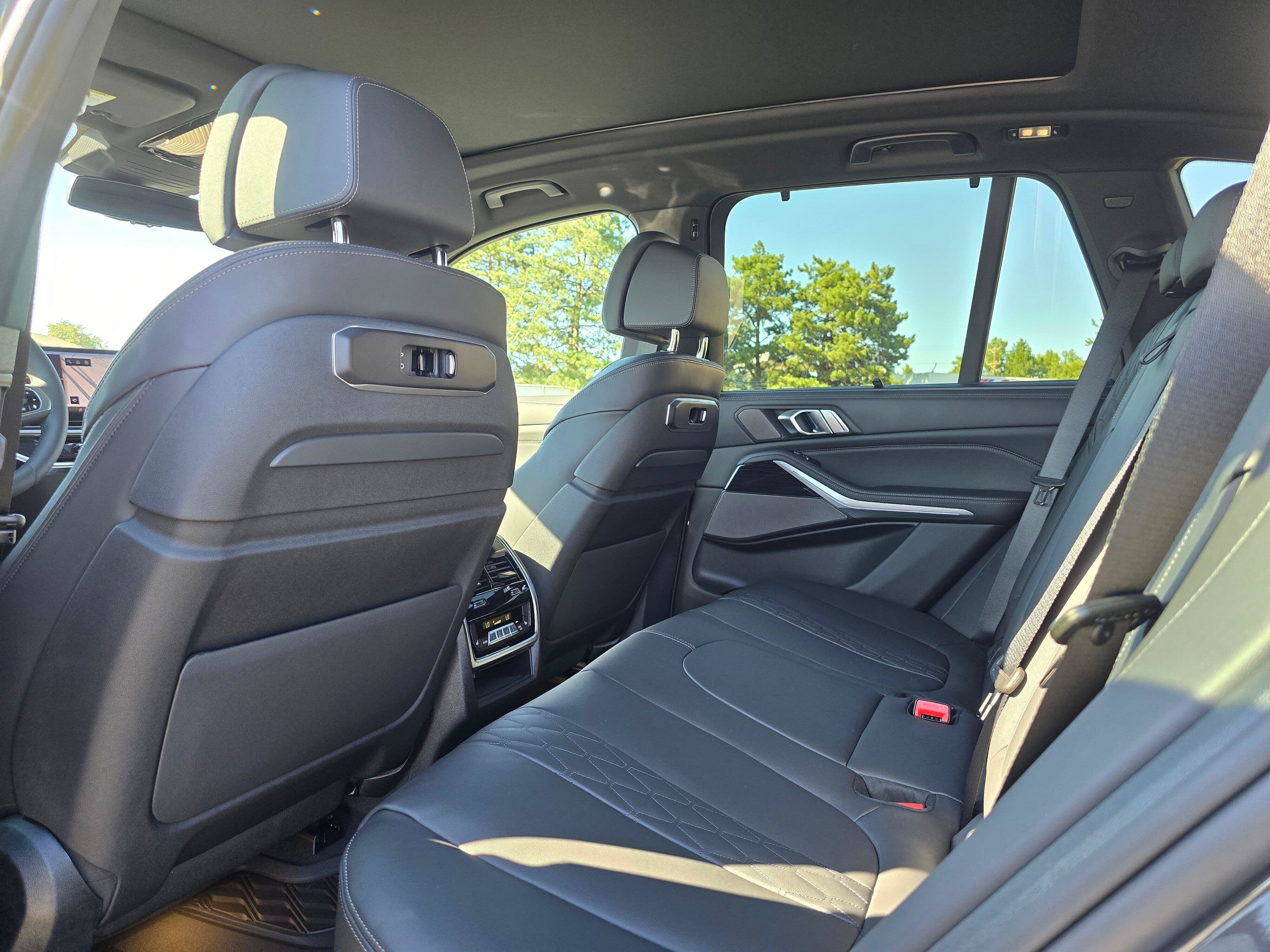 New 2026 Dravit Grey Metallic BMW xDrive50e image 11