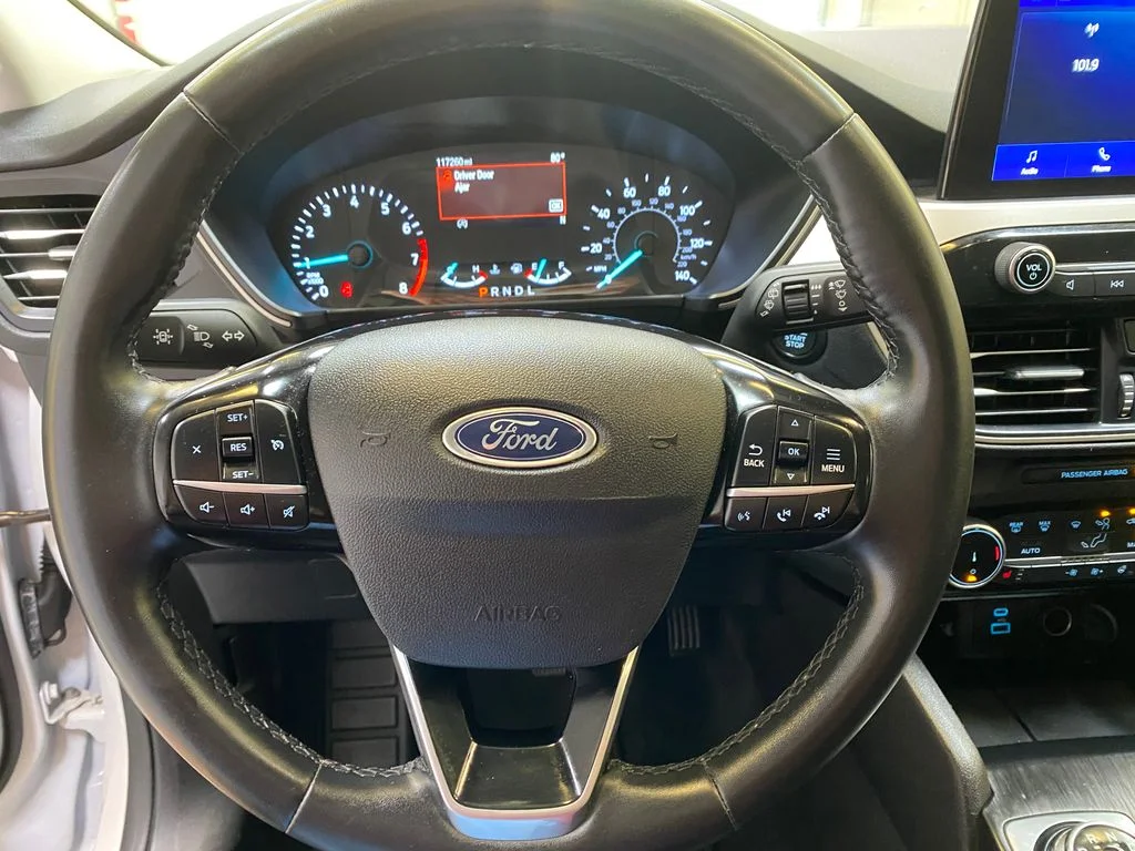 Used 2022 White Ford SEL image 31