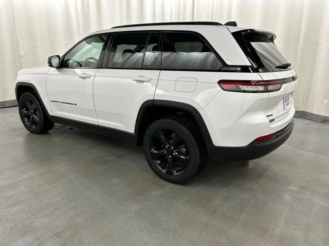 Used 2024 White Jeep Altitude X image 3
