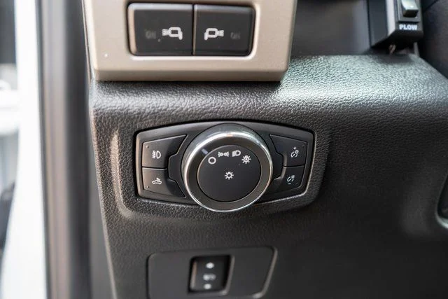 Used 2020 White Ford Lariat image 23