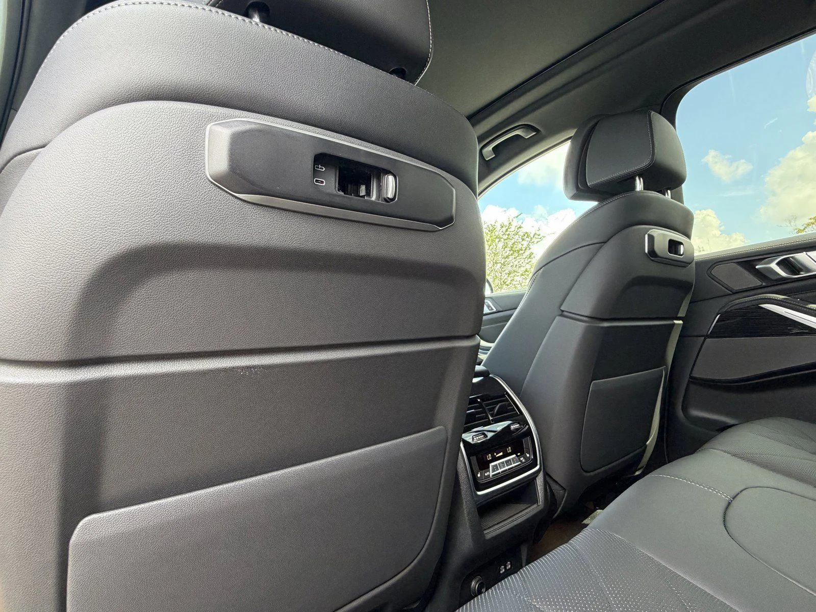 New 2026 Black Sapphire Metallic BMW xDrive40i image 21