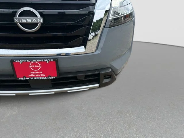 Used 2023 Gray Nissan Platinum image 10