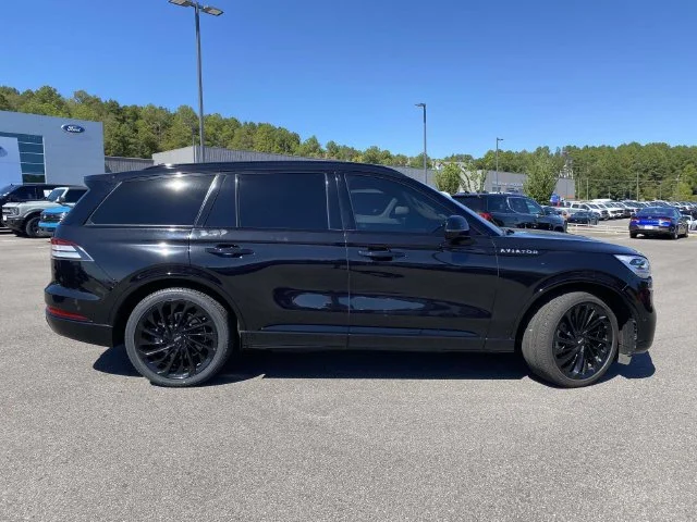 Used 2023 Black Lincoln Reserve image 2