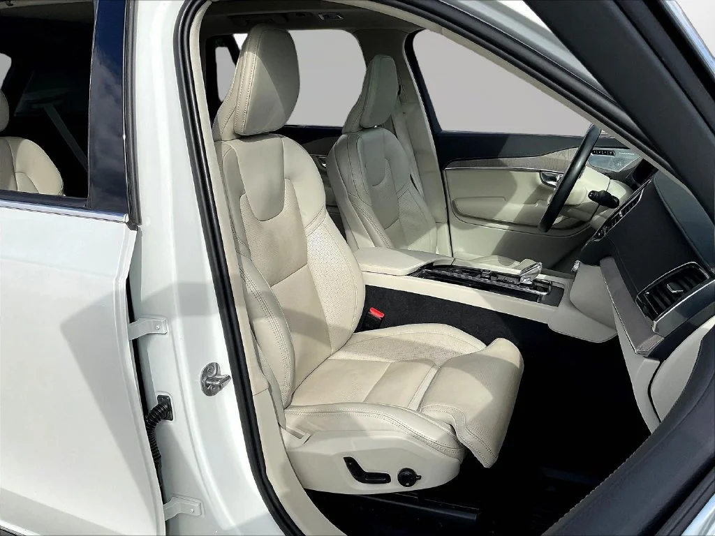 Used 2022 Crystal White Volvo T8 Inscription Extended Range 6P image 29