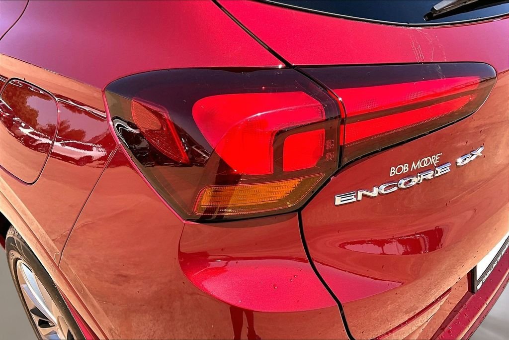 Used 2022 Red Buick Select image 32