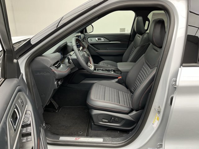 Used 2026 Space White Metallic Ford ST-Line image 3